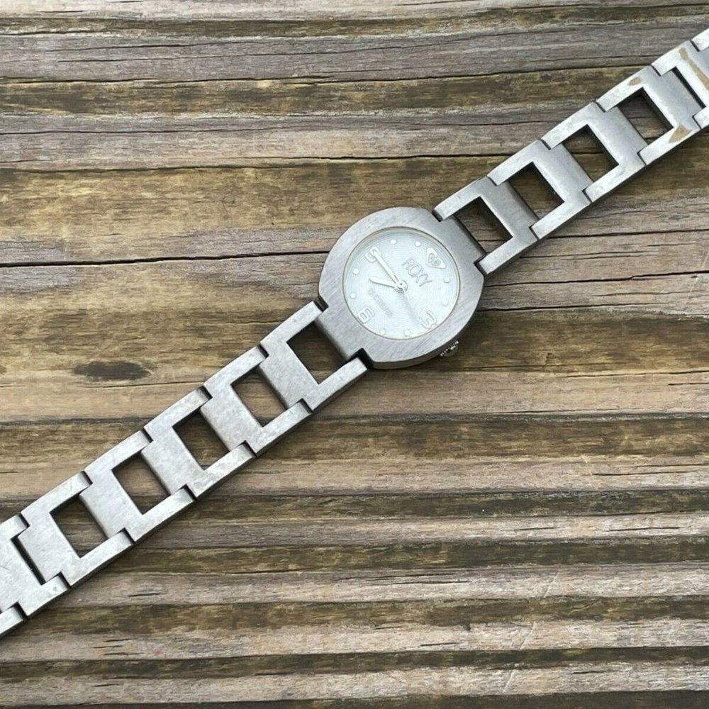 Roxy Quiksilver Ladies Wrist Watch Analog Silver Tone Quartz Metal Band Watch - Picture 5 of 12